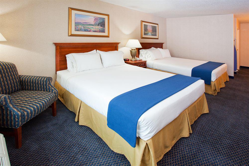 Holiday Inn Express Hotel & Suites Grand Rapids-North By Ihg Walker Kamer foto