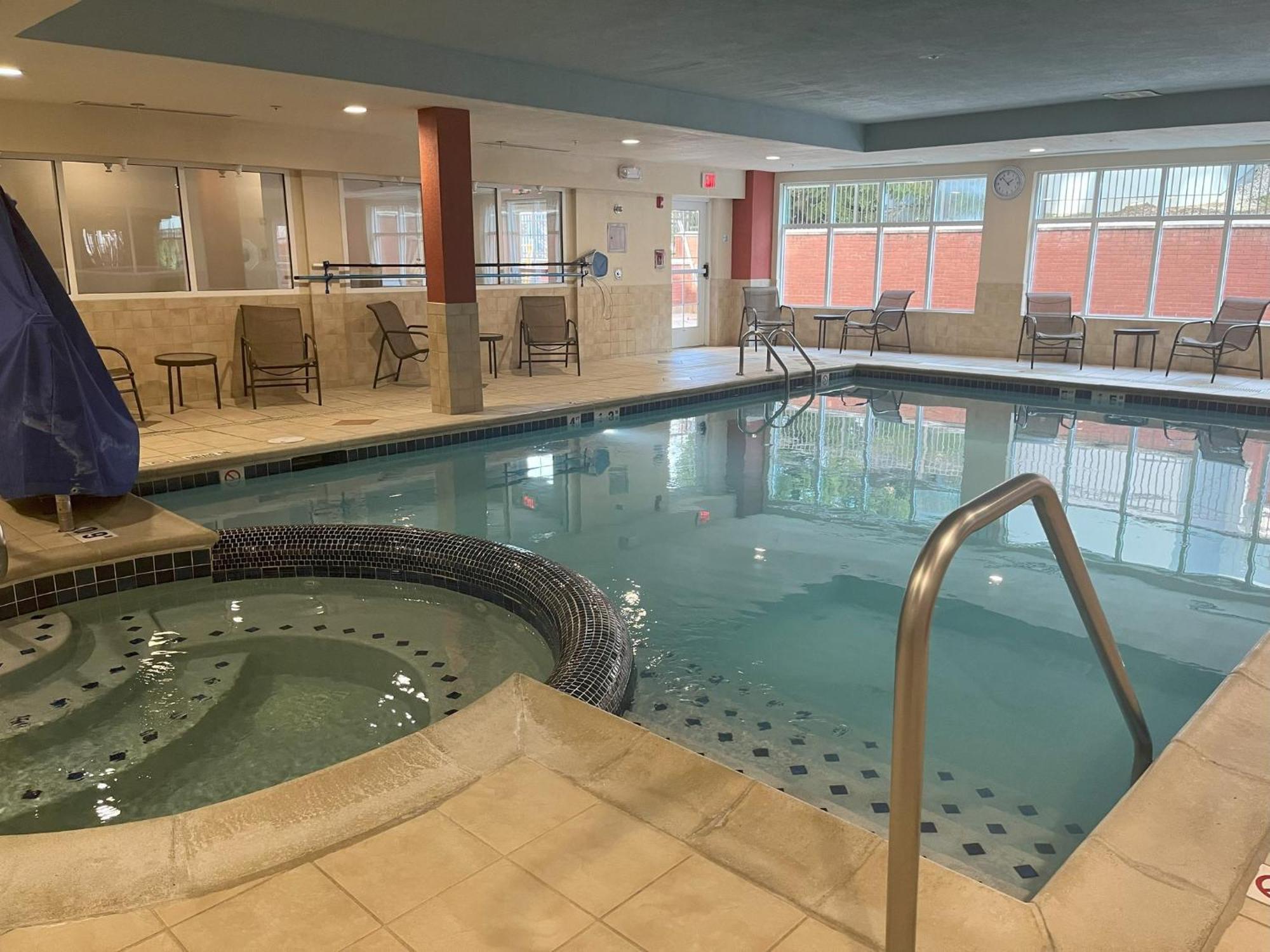 Holiday Inn Express Hotel & Suites Grand Rapids-North By Ihg Walker Buitenkant foto