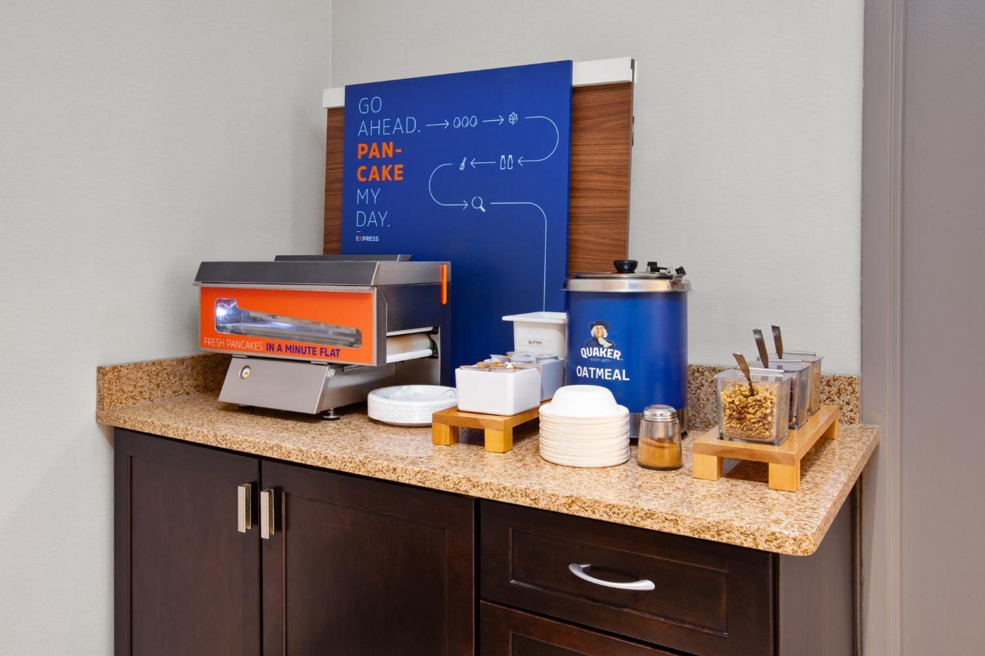 Holiday Inn Express Hotel & Suites Grand Rapids-North By Ihg Walker Buitenkant foto