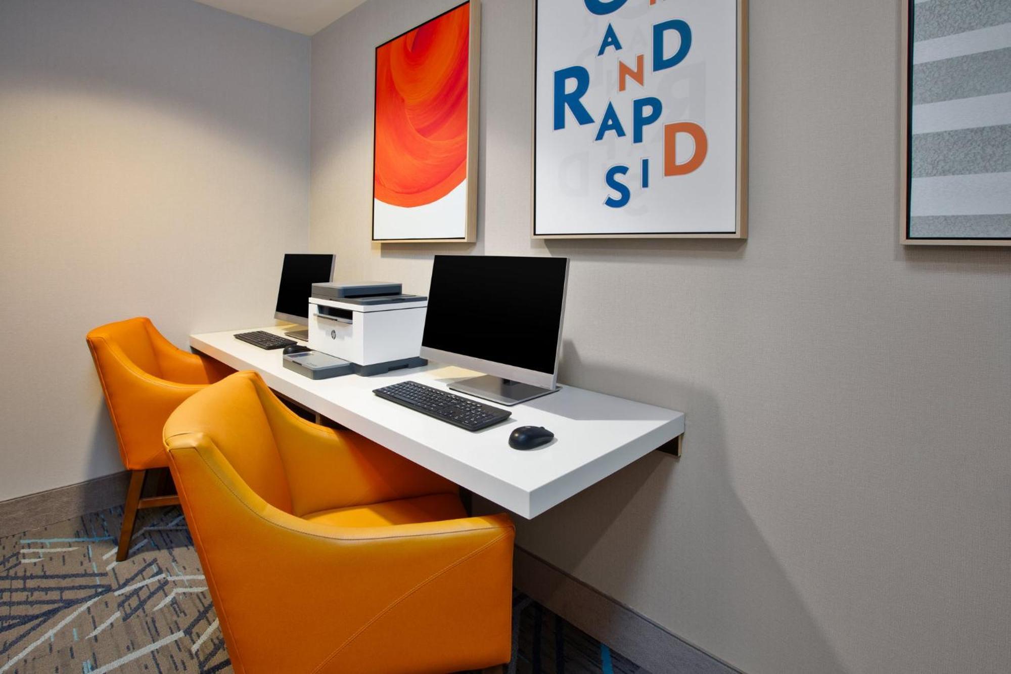 Holiday Inn Express Hotel & Suites Grand Rapids-North By Ihg Walker Buitenkant foto