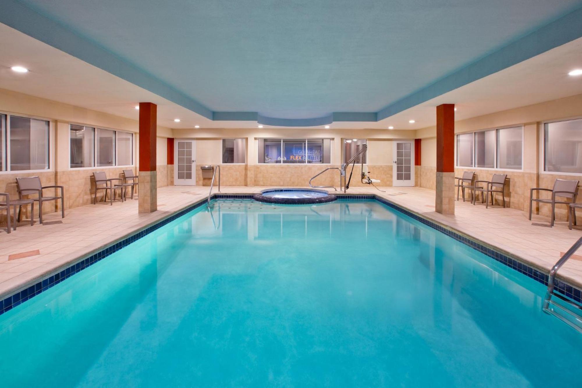 Holiday Inn Express Hotel & Suites Grand Rapids-North By Ihg Walker Buitenkant foto