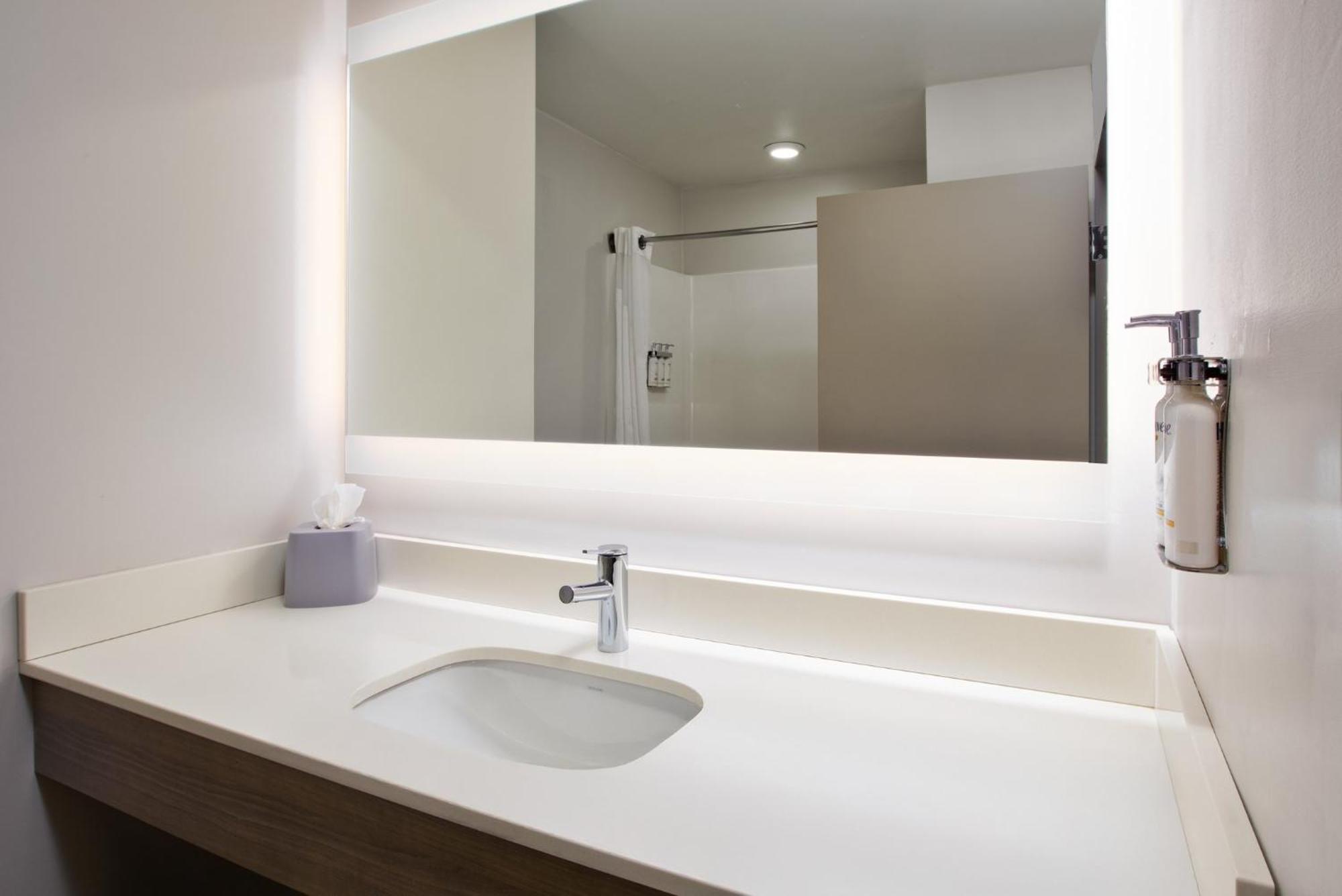 Holiday Inn Express Hotel & Suites Grand Rapids-North By Ihg Walker Buitenkant foto